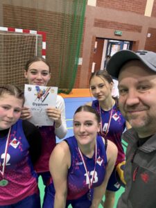 Read more about the article PZS3 WICEMISTRZEM POWIATU W KOSZYKÓWCE 3X3 DZIEWCZĄT